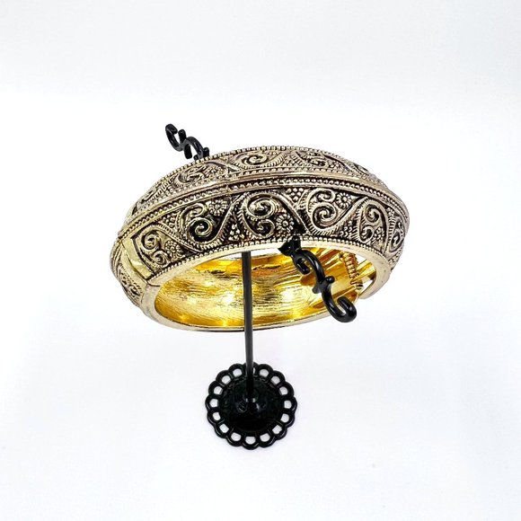 Jewelry - Beautiful Antiqued Gold Tone Hinged Filigree Bangle Bracelet
